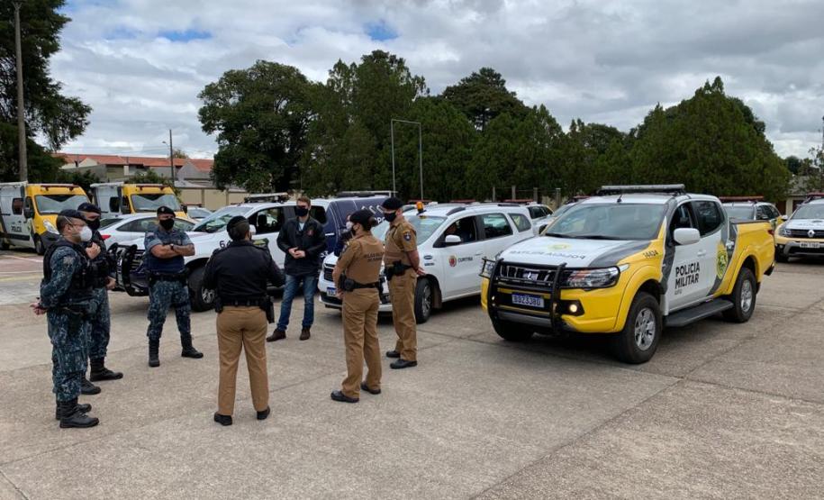 Ação Integrada de Fiscalização Urbana fecha seis estabelecimentos comerciais e apreende máquinas caça-níquel e caixas de cigarros em Curitiba