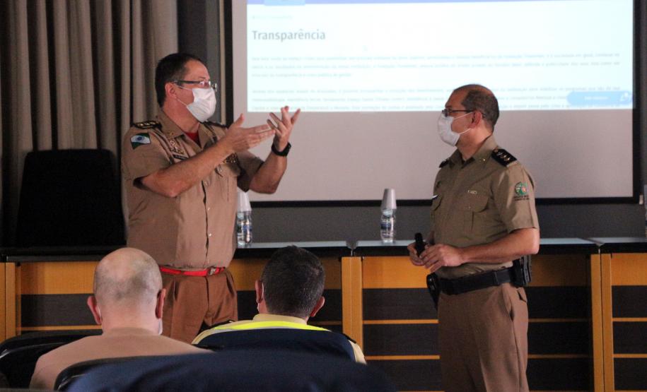 Comitiva da PM de Goiás conhece estrutura de saúde da PMPR e faz apresentação para policiais e bombeiros militares em Curitiba