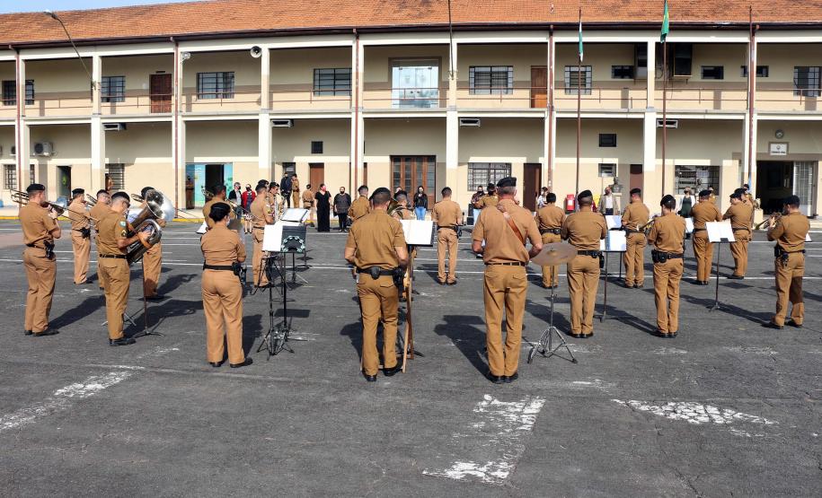 Banda de Música faz homenagem às mães policiais militares de todo o Paraná