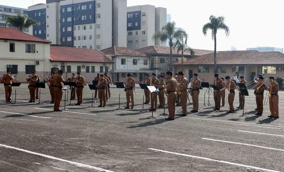 Banda de Música faz homenagem às mães policiais militares de todo o Paraná