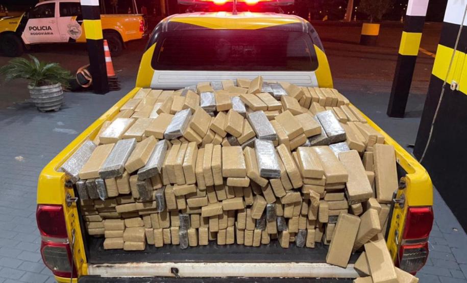 Carro abandonado em milharal é apreendido com 612 quilos de maconha em Doutor Camargo