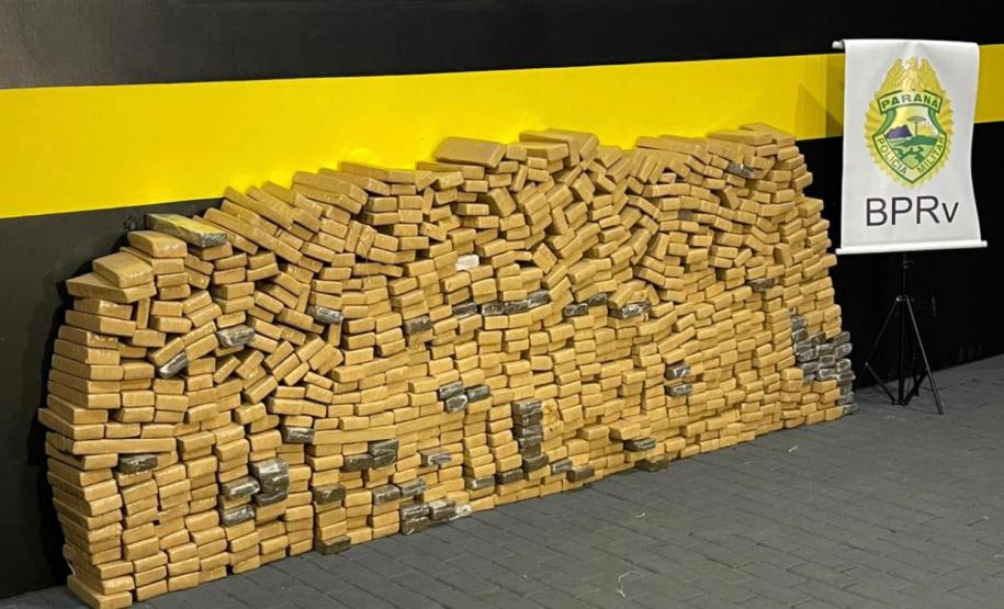 Carro abandonado em milharal é apreendido com 612 quilos de maconha em Doutor Camargo