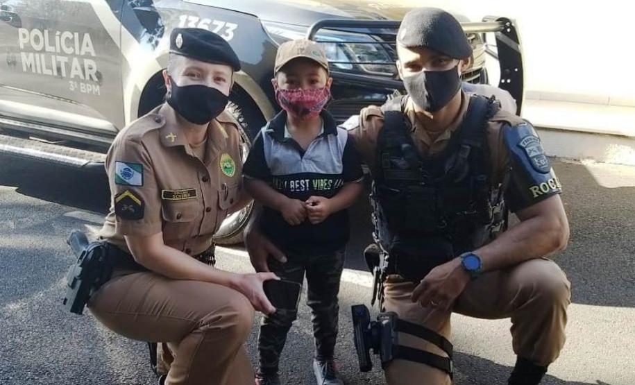 Menino de três anos fã da PM visita sede do batalhão de Pato Branco, no Sudoeste do Paraná