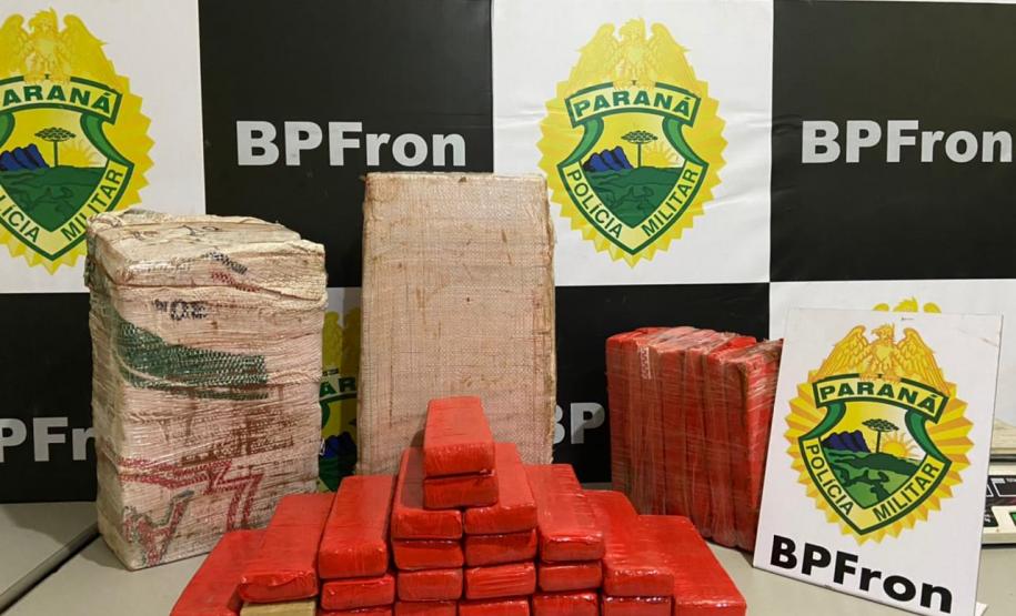 Abordagem do BPFron em Guaíra (PR) termina com apreensão de 55,1 quilos de maconha