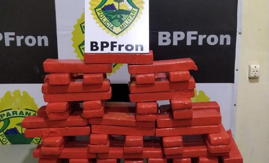 Abordagem do BPFron em Guaíra (PR) termina com apreensão de 55,1 quilos de maconha