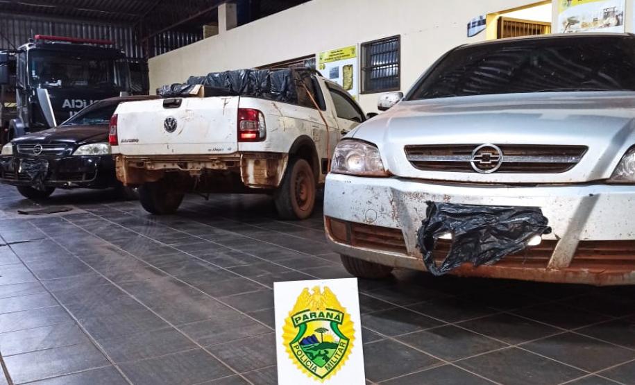 Carros lotados com cigarros contrabandeados do Paraguai são apreendidos pelo BPFron em Terra Roxa (PR)
