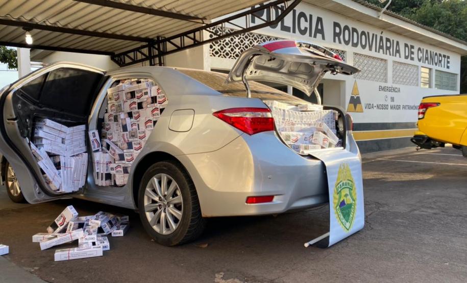 Batalhão rodoviário apreende 44 mil maços de cigarros contrabandeados e recupera carro roubado, em Cianorte (PR)