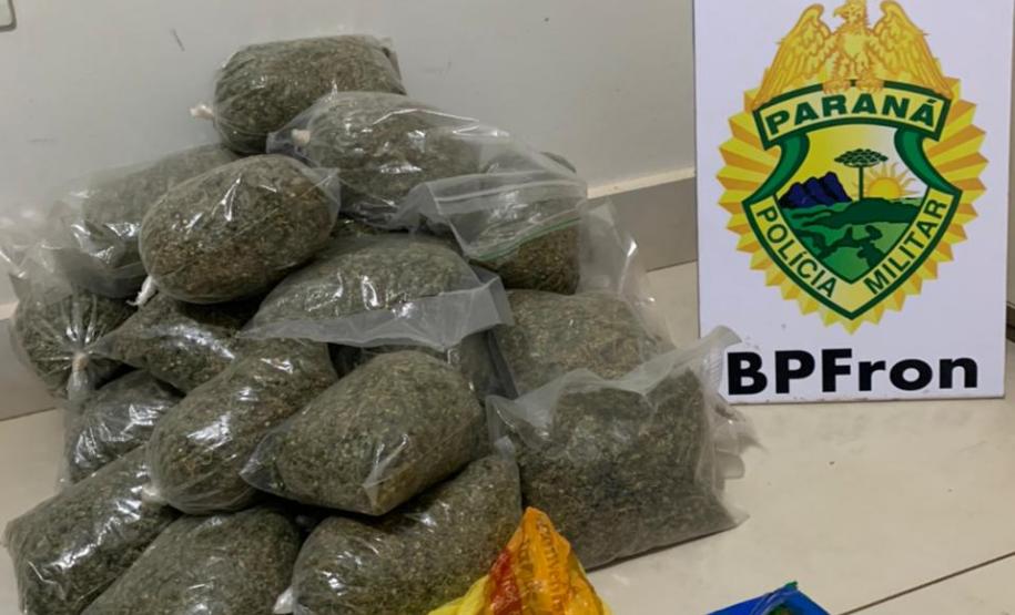 Passageiro de ônibus que seguia para Umuarama com maconha é preso pelo BPFron em Xambrê