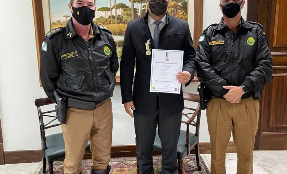 Chefe da Casa Civil e Presidente do Conselho Estadual de Trânsito são agraciados com a Medalha de Mérito de Trânsito Urbano do BPTran