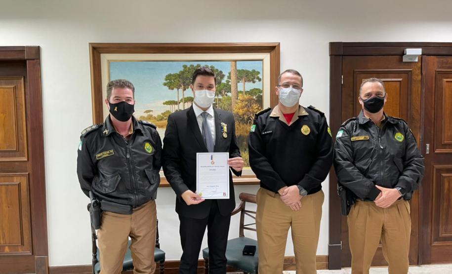 Chefe da Casa Civil e Presidente do Conselho Estadual de Trânsito são agraciados com a Medalha de Mérito de Trânsito Urbano do BPTran