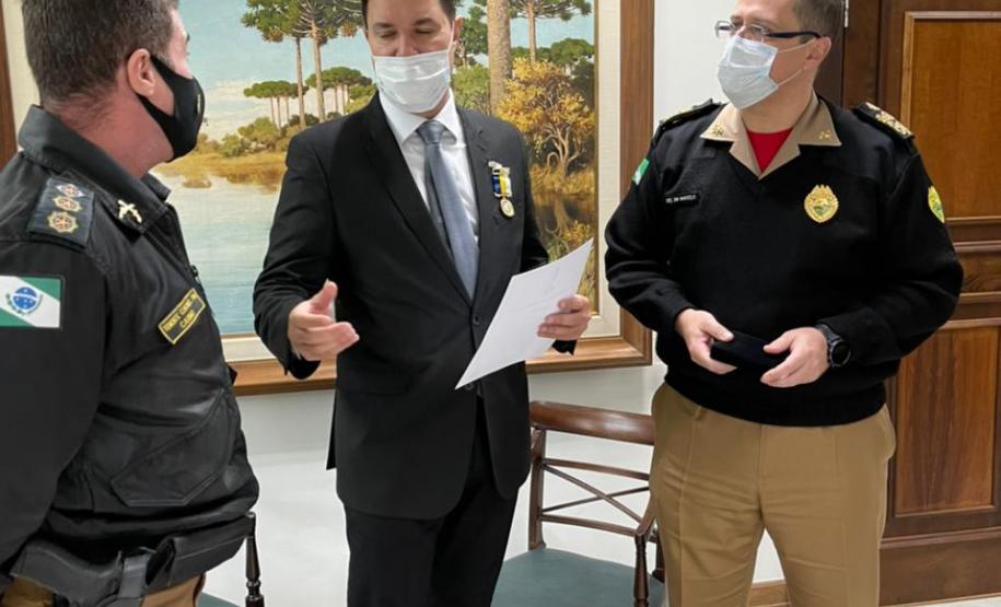 Chefe da Casa Civil e Presidente do Conselho Estadual de Trânsito são agraciados com a Medalha de Mérito de Trânsito Urbano do BPTran