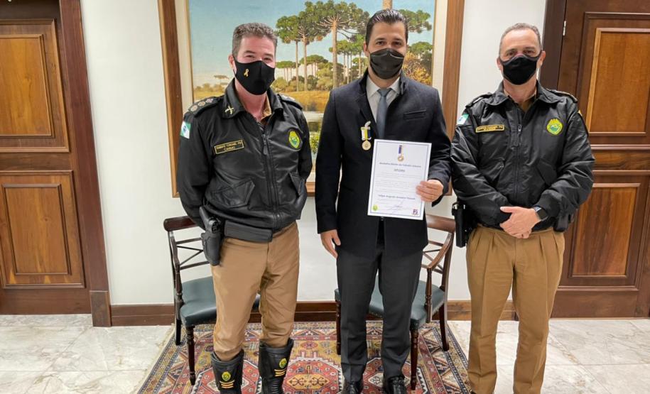 Chefe da Casa Civil e Presidente do Conselho Estadual de Trânsito são agraciados com a Medalha de Mérito de Trânsito Urbano do BPTran