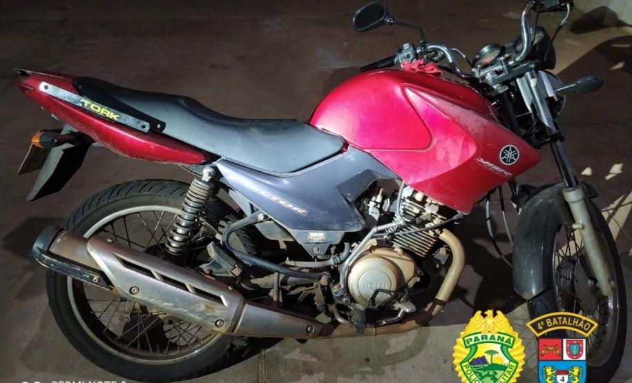 Apreensão de moto furtada leva PM a localizar drogas e prender três envolvidos em Maringá