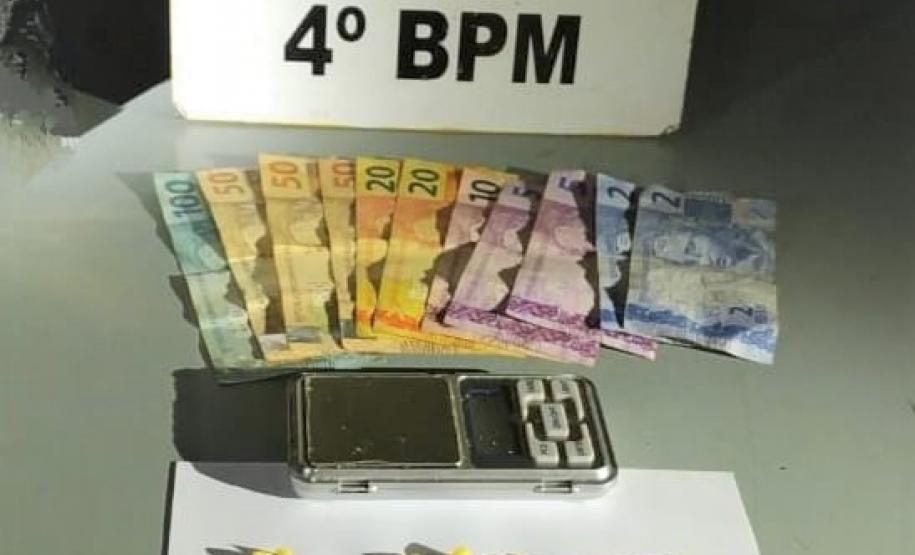 Apreensão de moto furtada leva PM a localizar drogas e prender três envolvidos em Maringá