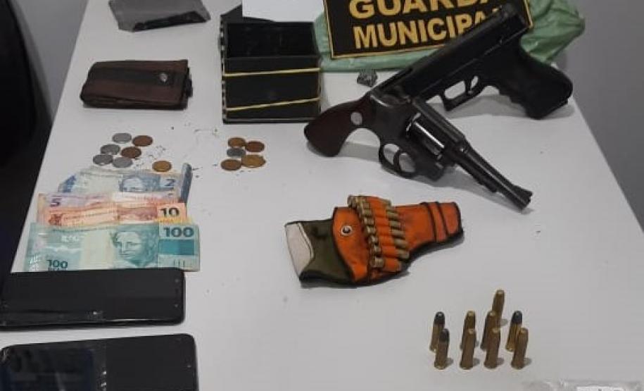 No Noroeste, PM cumpre mandados judiciais, encaminha foragidos e apreende armas