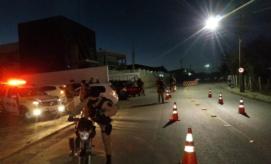 Equipe de Trânsito da PM recolhe veículos irregulares e lavra infrações de trânsito durante operações na Região Metropolitana