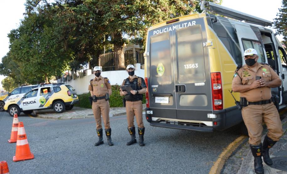 Em Curitiba, batalhão de trânsito reforça importância da denúncia e do combate ao abuso de crianças e adolescentes em blitz educativa