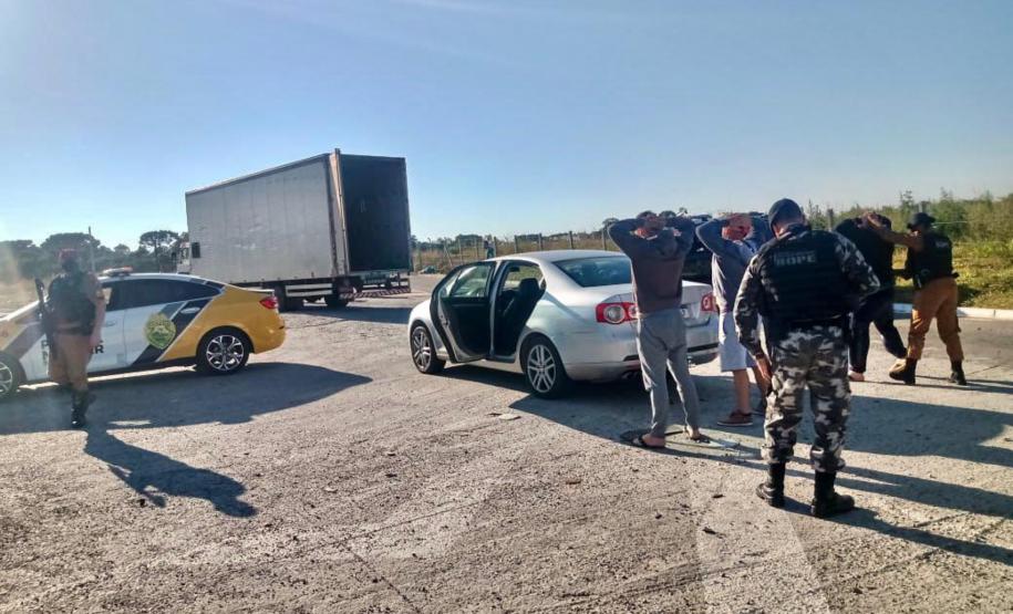 Cães de faro do BPRv auxiliam em operações contra o tráfico de drogas no Norte Pioneiro e na Região Metropolitana de Curitiba