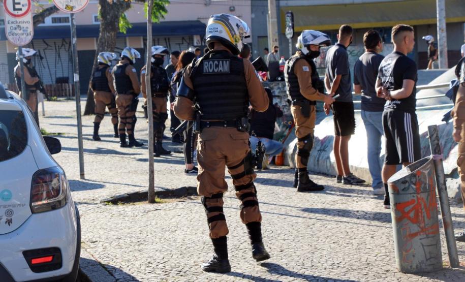 Mais de 960 pessoas são flagradas em aglomerações na Capital no fim de semana