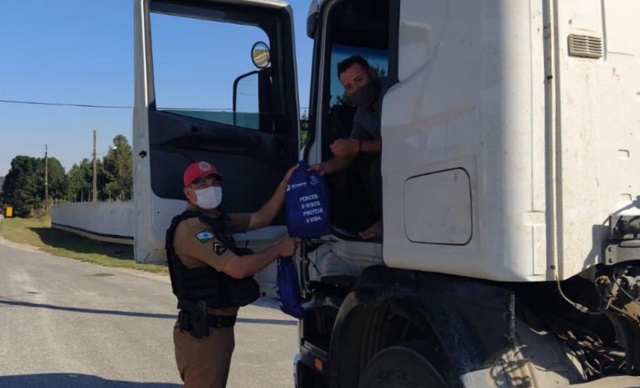 Em alusão ao Maio Amarelo, Batalhão Rodoviário faz blitzes educativas e palestras em diversas regiões do Estado
