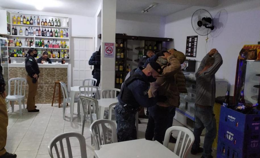 Seis estabelecimentos comerciais irregulares são flagrados pela AIFU durante operação na Capital