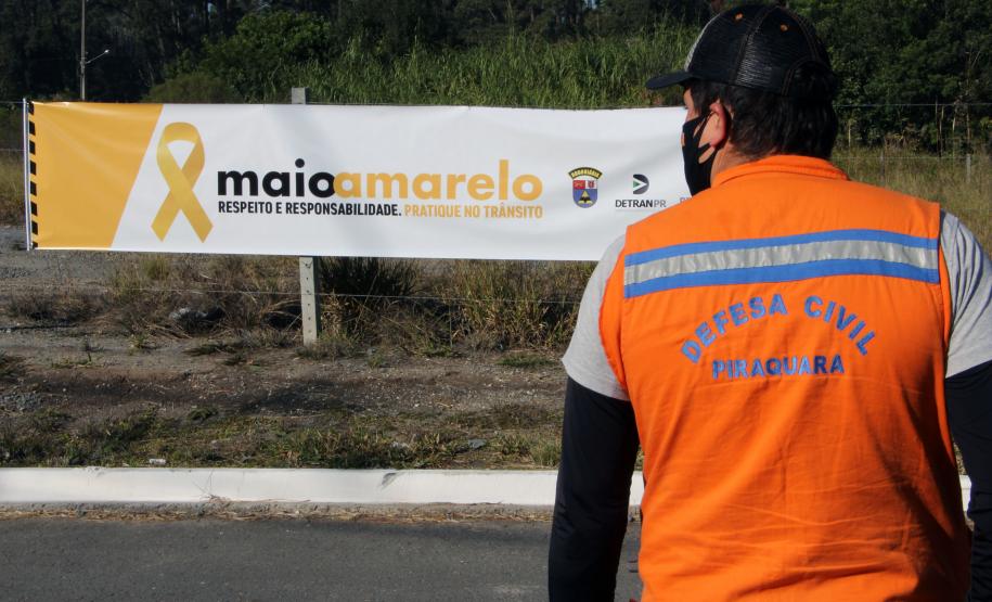 BPRv orienta motoristas sobre educação no trânsito durante blitz educativa na PR 415, em Pinhais (PR)