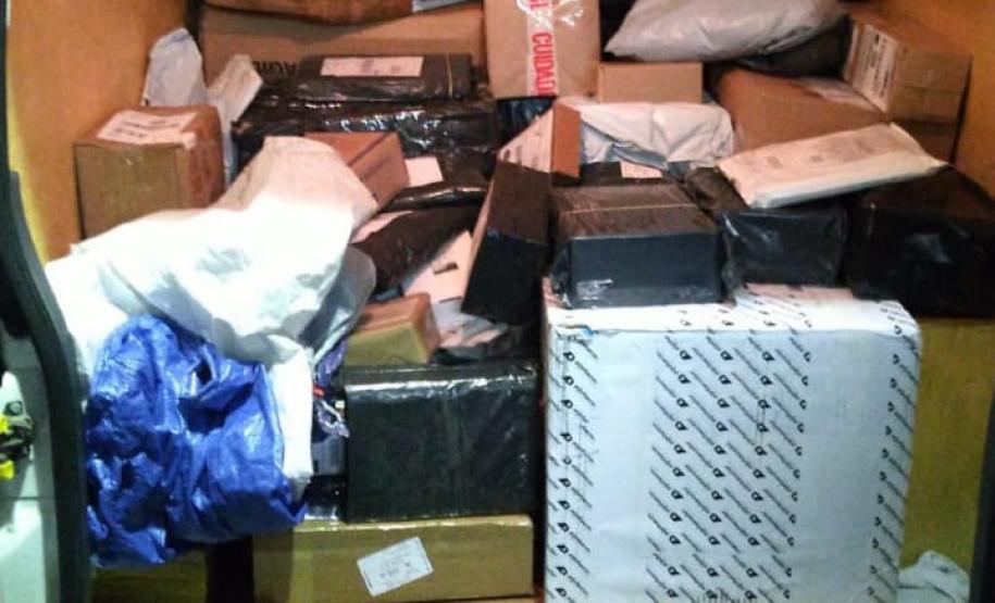 PM flagra dupla fazendo transbordo de carga roubada e recupera encomendas na RMC