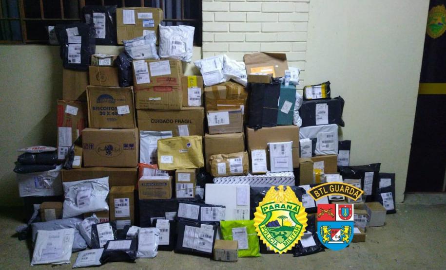 PM flagra dupla fazendo transbordo de carga roubada e recupera encomendas na RMC