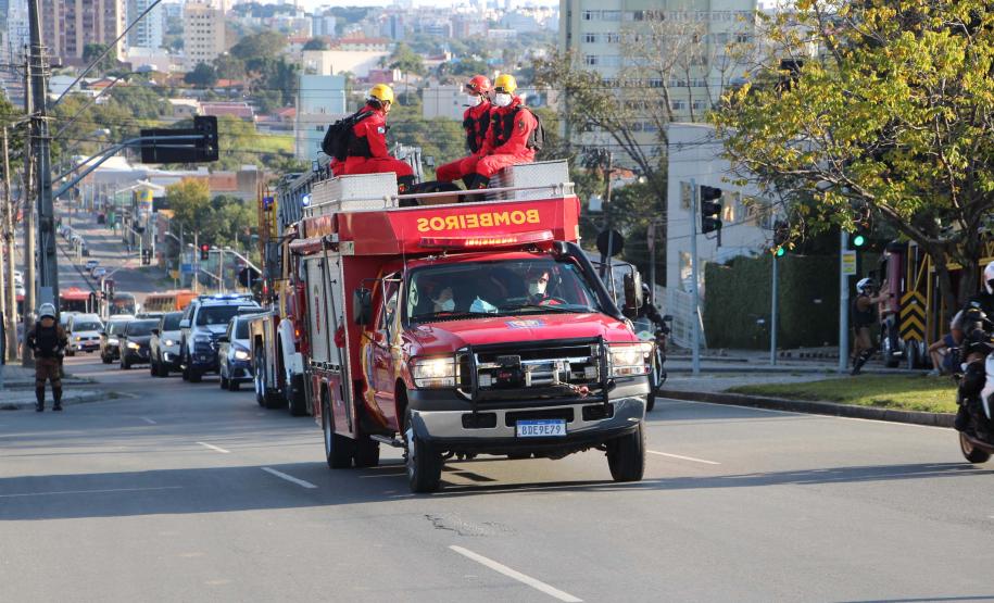 Polícia Militar e Corpo de Bombeiros fazem o cortejo fúnebre do ex-governador Jaime Lerner