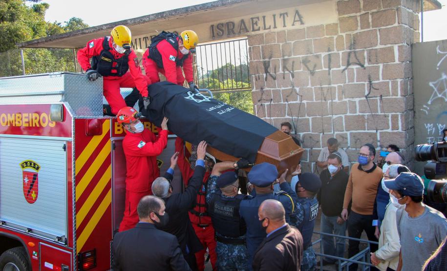 Polícia Militar e Corpo de Bombeiros fazem o cortejo fúnebre do ex-governador Jaime Lerner
