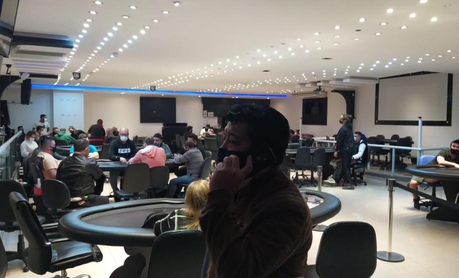 AIFU encaminha 10 pessoas e fecha seis estabelecimentos comerciais em Curitiba