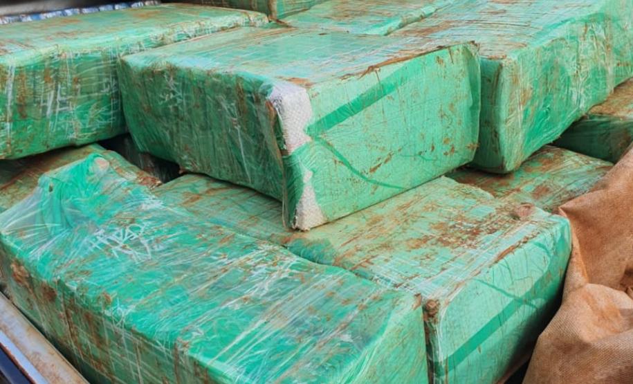 Em Cianorte, PM apreende caminhonete e 1,2 tonelada de maconha