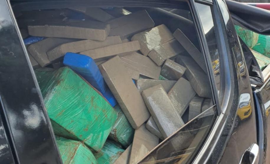 Em Cianorte, PM apreende caminhonete e 1,2 tonelada de maconha