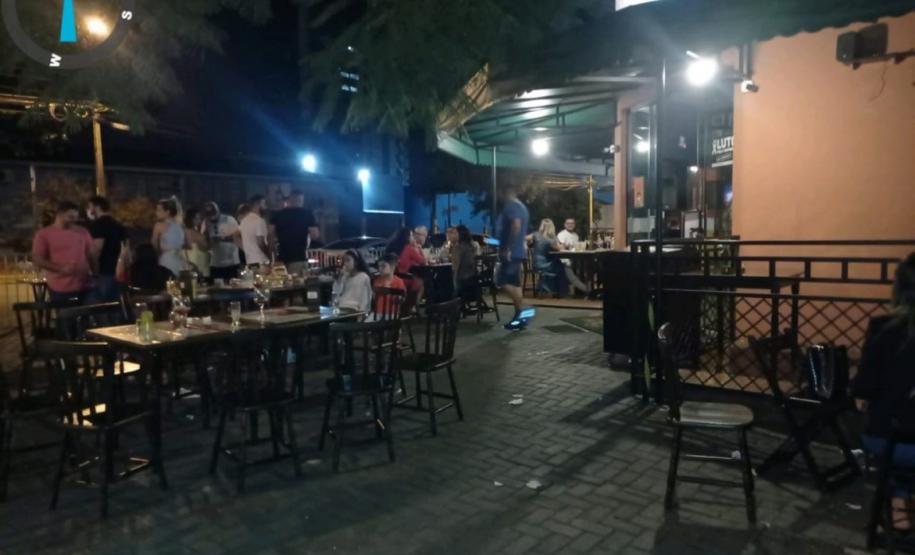 Bares e festas clandestinas são flagradas pela PM em Foz do Iguaçu (PR)