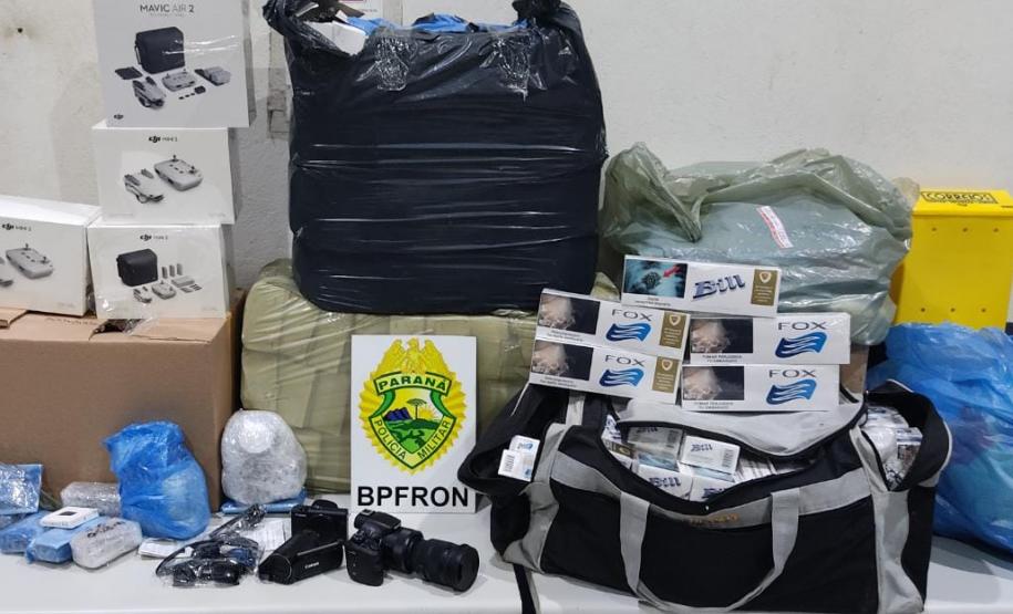 Cão de faro da Polícia de Fronteira auxilia apreensão de mais de 14 kg de maconha oculta em ônibus de viagem