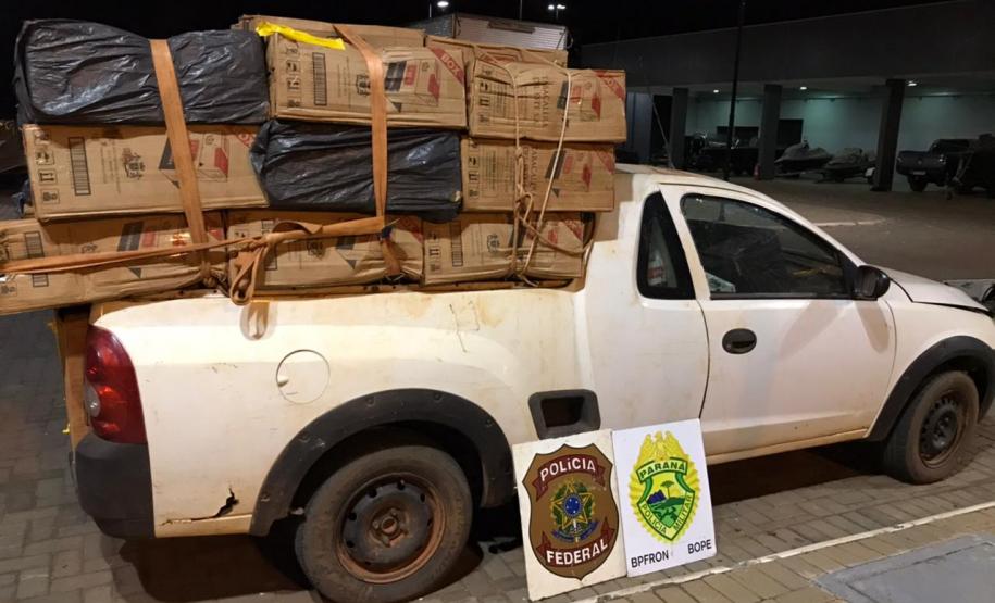 No âmbito da Operação Hórus, Polícia da Fronteira apreende 32 pneus contrabandeados e 7,5 mil pacotes de cigarros em situação ilegal, em Terra Roxa (PR)
