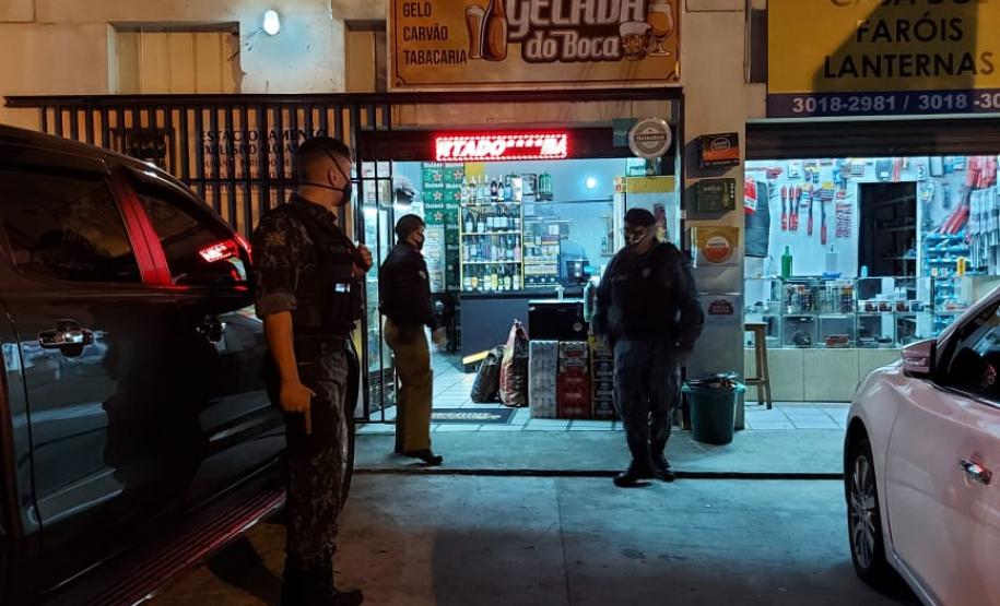 AIFU faz fiscalizações na Capital e apreende 30 essências de narguilé contrabandeados; 15 pessoas são abordadas