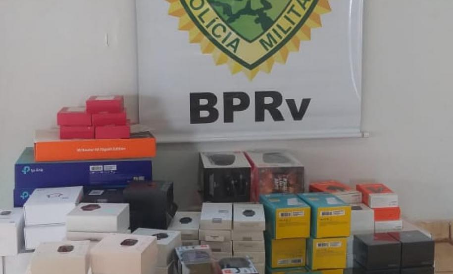 Polícia rodoviária apreende cargas de cigarro e eletrônicos contrabandeados em ocorrências distintas, no Noroeste do Paraná