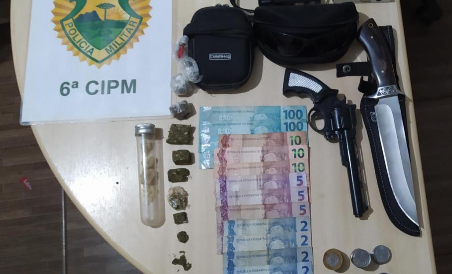 Em Ivaiporã, PM encaminha três pessoas por tráfico e apreende drogas e dinheiro, durante ocorrências distintas