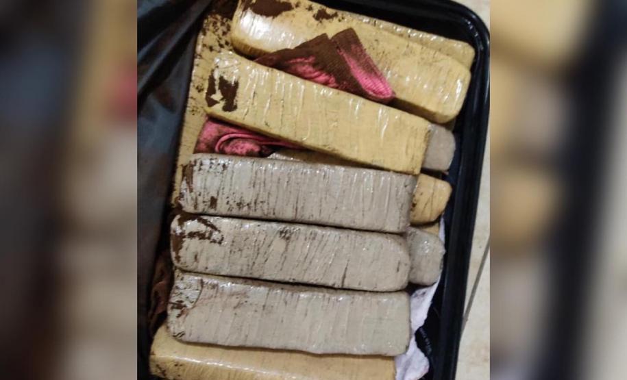 Mala com 15,7 quilos de maconha é apreendida pelo BPRv em Cianorte (PR)