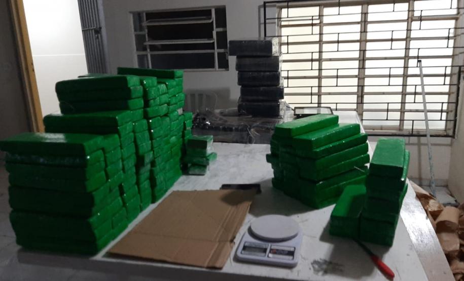 Carga de maconha escondida dentro de geladeiras é apreendida pela PM em Campina Grande do Sul, na RMC