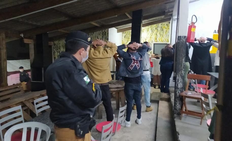 Policiais flagram 770 aglomerações no Paraná no feriado de Corpus Christi