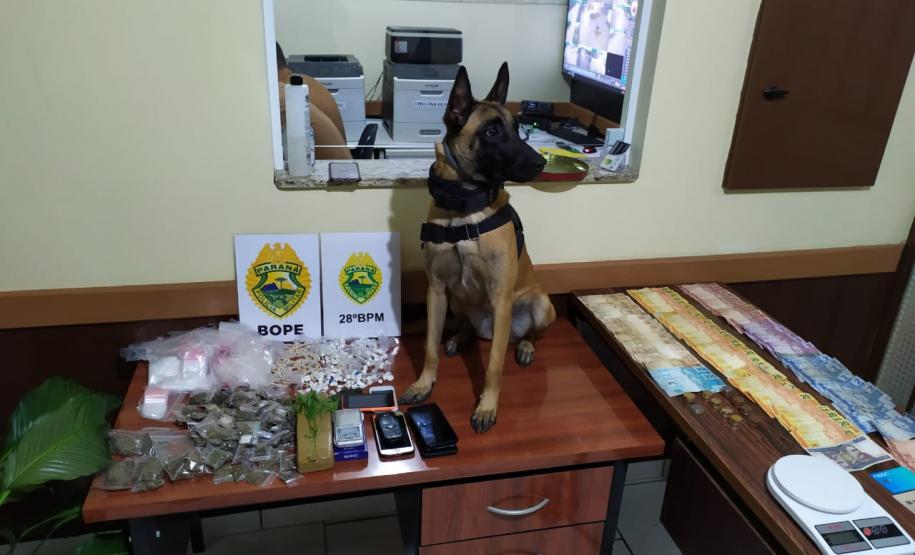Em ocorrências distintas, PM apreende maconha, crack, ecstasy e dinheiro e encaminha suspeitos no Sudeste do PR