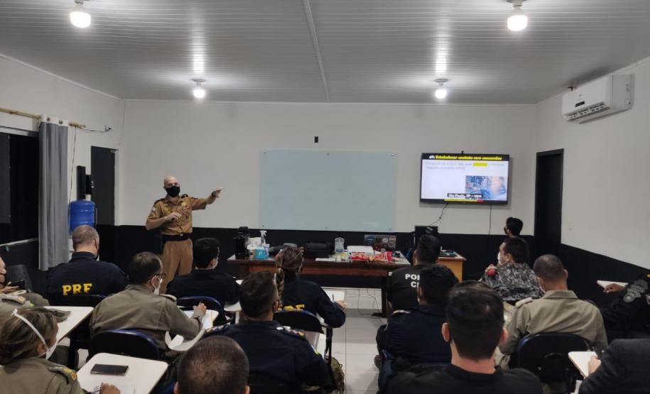 Especialista em Gerenciamento de Crises do Paraná ministra instrução no Acre