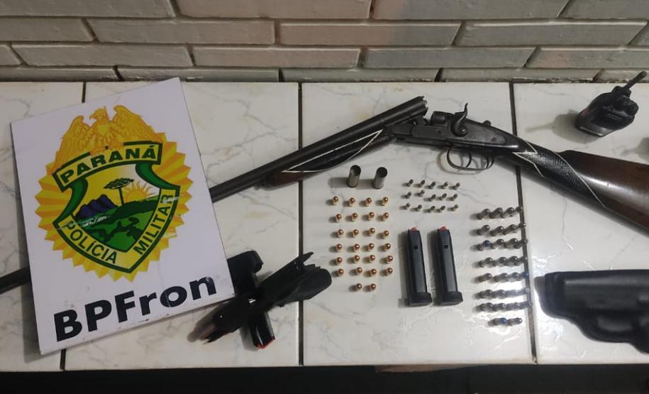 Ação conjunta do BPFron e do NOC da Polícia Civil apreenderam duas armas de fogo e munições em Ivaté, no Noroeste do estado