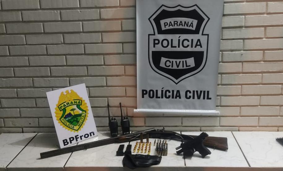 Ação conjunta do BPFron e do NOC da Polícia Civil apreenderam duas armas de fogo e munições em Ivaté, no Noroeste do estado