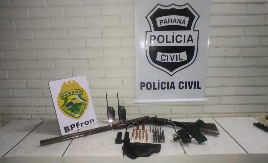 Ação conjunta do BPFron e do NOC da Polícia Civil apreenderam duas armas de fogo e munições em Ivaté, no Noroeste do estado