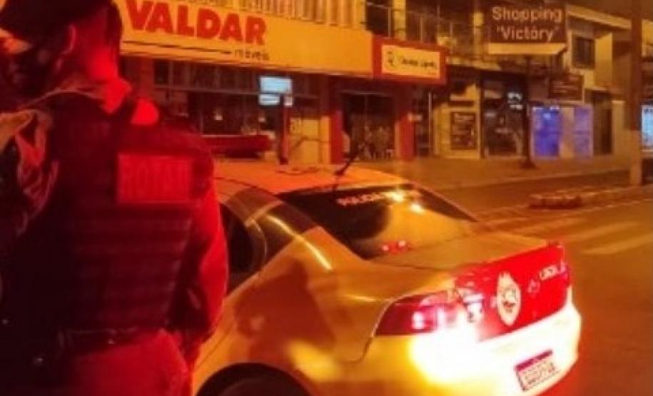 PM aborda 11 pessoas e fiscaliza dois estabelecimentos comerciais em Reserva (PR)
