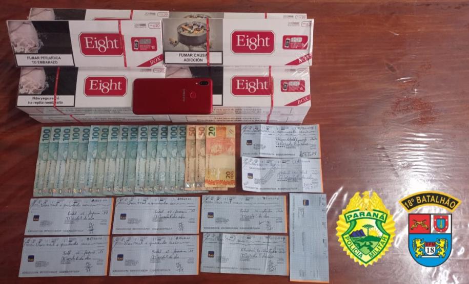 Cerca de 47 caixas de cigarros contrabandeados são apreendidos pela PM em Bandeirantes (PR)
