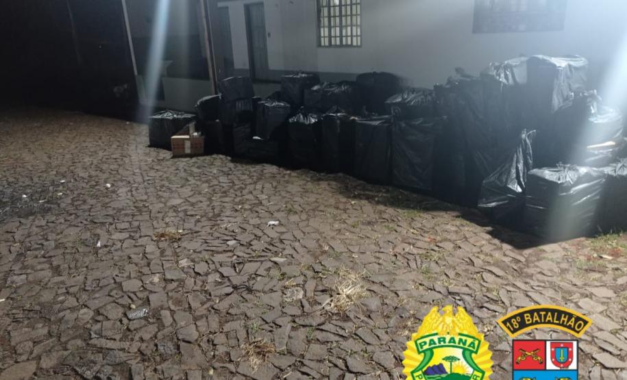 Cerca de 47 caixas de cigarros contrabandeados são apreendidos pela PM em Bandeirantes (PR)